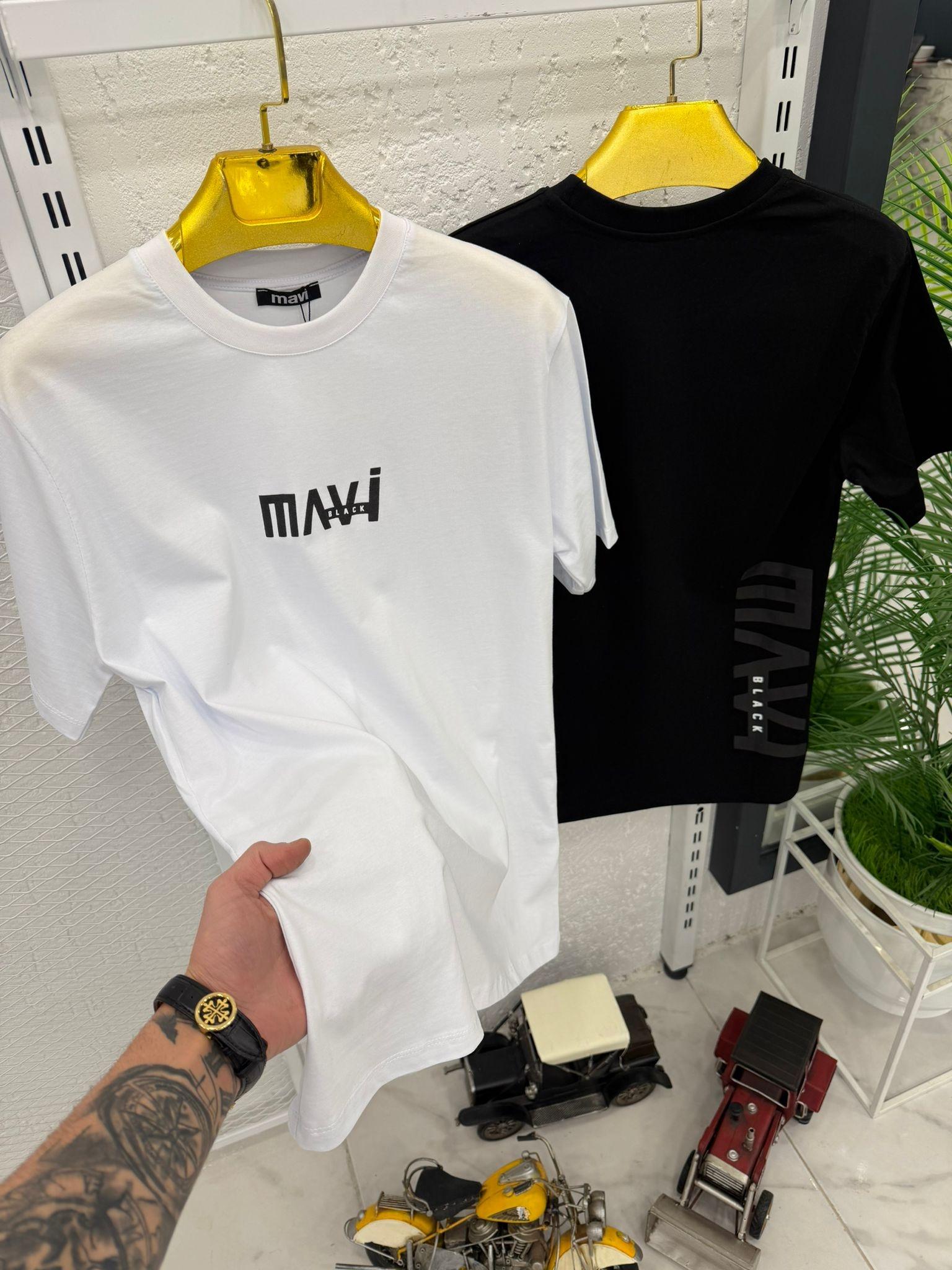 mavi%20markalı%20sıfır%20yaka%20tişört%20