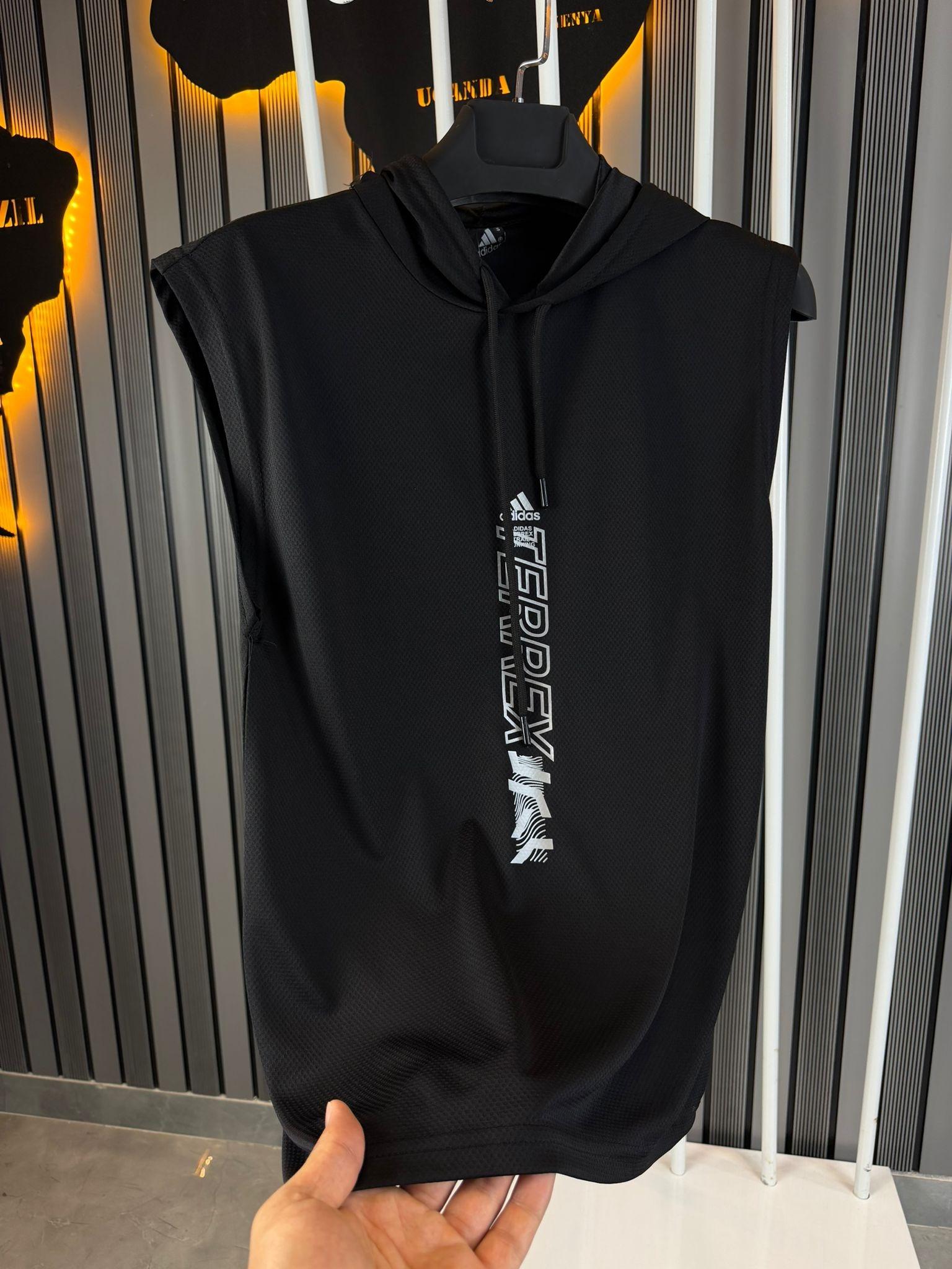 Adidas%20terrex%20kapüşonlu%20sıfır%20kol%20t-shirt